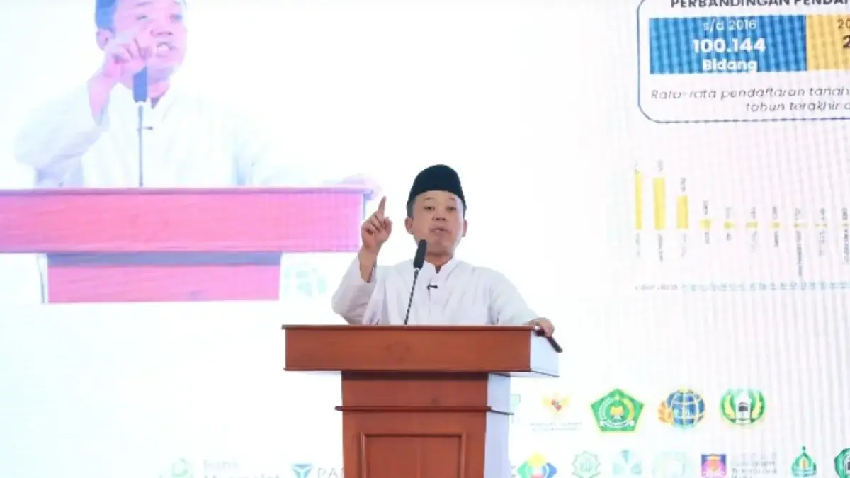 Menteri ATR/BPN Nusron Wahid saat memberikan keterangan pers di Gedung DPR RI.