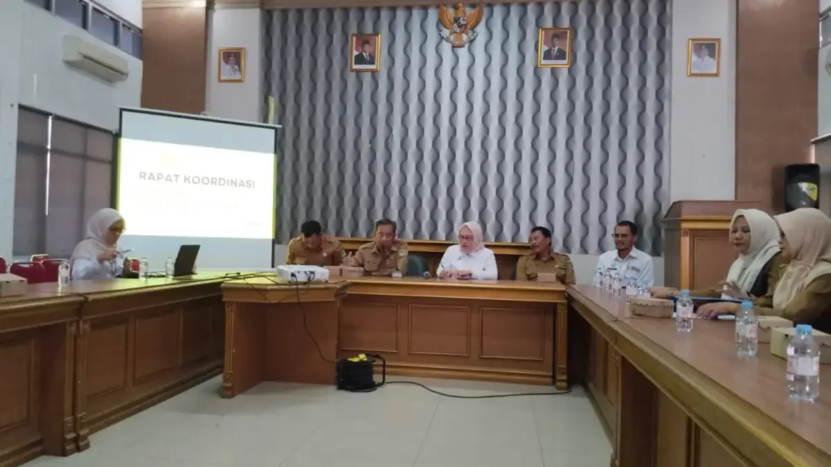 Pemkab Majalengka Dampingi PMI Asal Ligung Pulang dari Yordania Bersama Lima Anak Rapat koordinasi lintas sektor Pemkab Majalengka untuk pendampingan PMI asal Ligung yang kembali dari Yordania