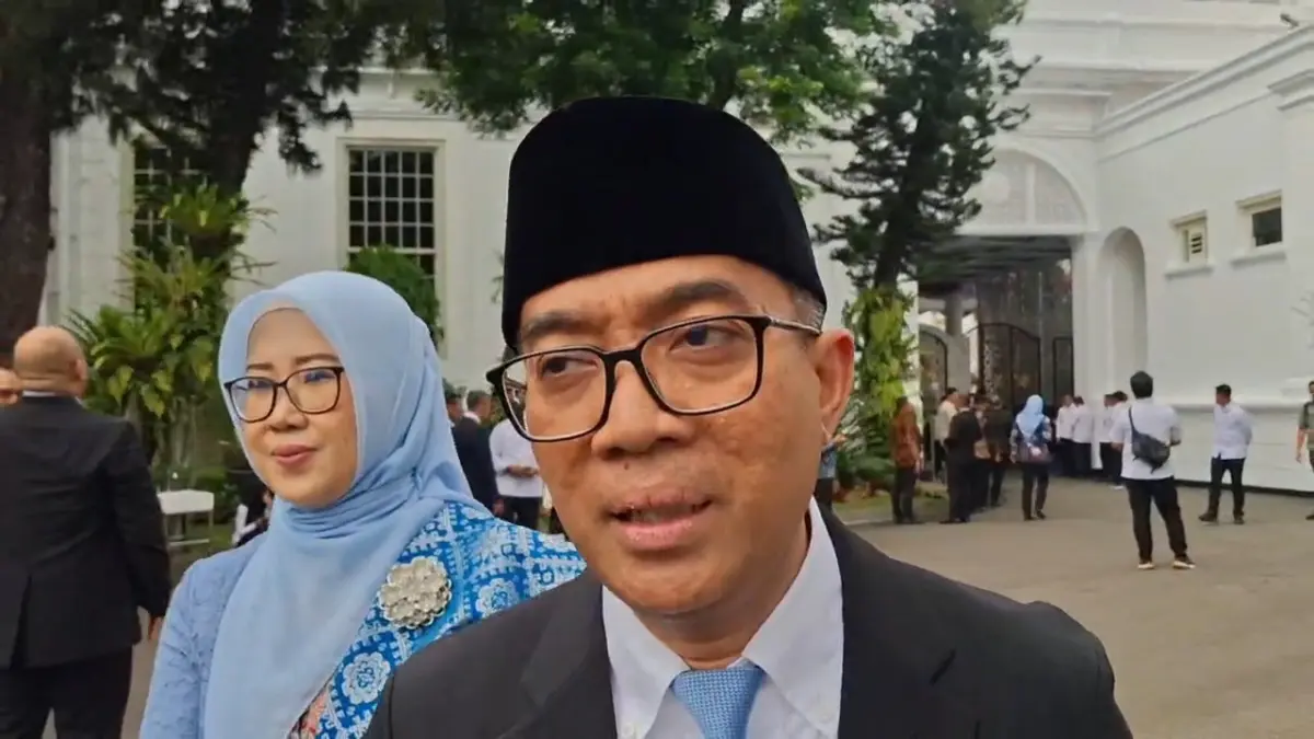Mendiktisaintek Brian Yuliarto saat memberikan keterangan pers di Kompleks Istana Kepresidenan, Jakarta