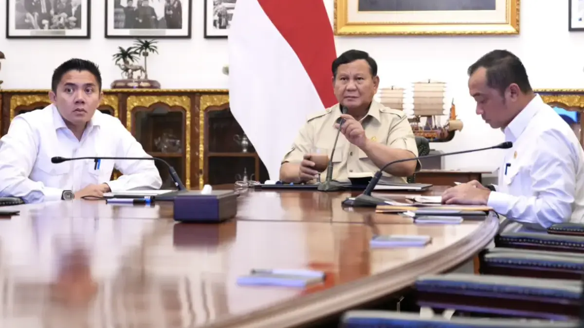 BNPB: 209 Hektare Lahan Gambut di 6 Provinsi Masih Terbakar, Operasi Pemadaman Karhutla Diperkuat Kepala BNPB Suharyanto saat memberikan laporan kepada Presiden Prabowo Subianto dalam rapat penanggulangan kar