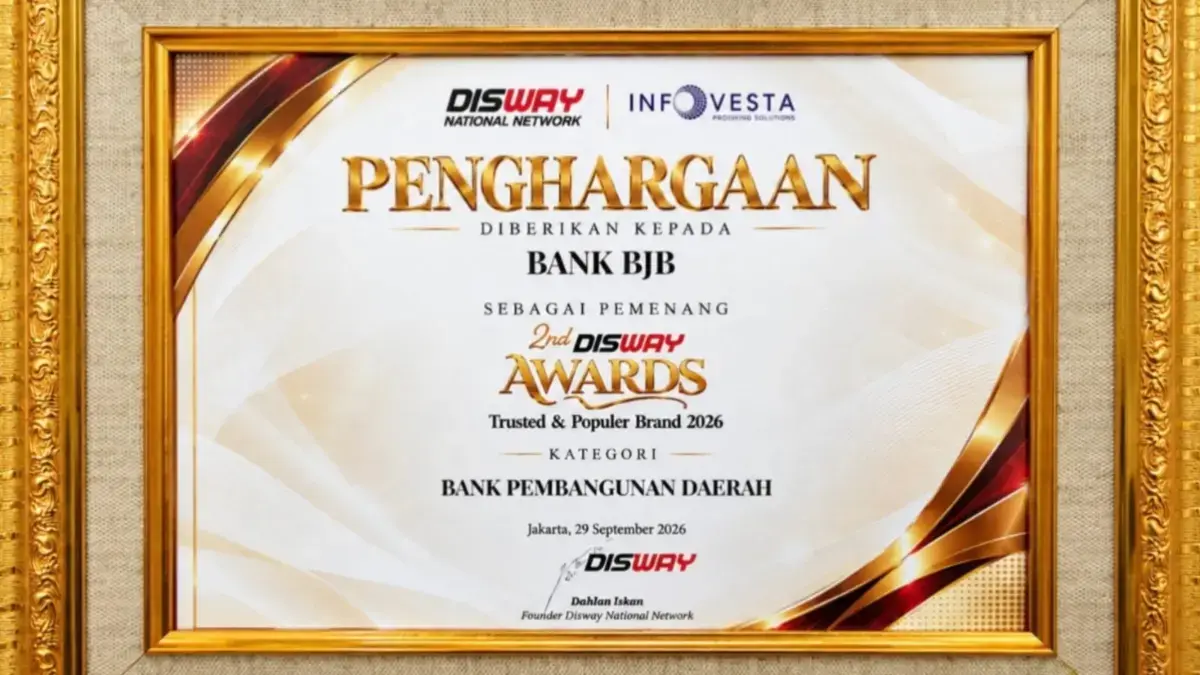 Perwakilan bank bjb saat menerima penghargaan Disway Awards 2026 - Trusted & Popular Brand 2026.