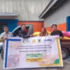 Peternak mikro saat menerima pasokan jagung SPHP dari BULOG.