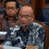 Mantan Ketua KPU RI Hasyim Asy\'ari saat memberikan keterangan sebagai saksi dalam sidang PHPU di Mahkamah Kons