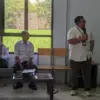 Camat Sukagumiwang Moh Mulya Setiawan saat mengenalkan aplikasi Si MONDE.