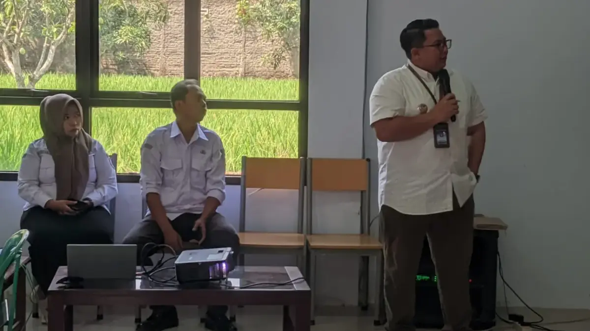 Camat Sukagumiwang Moh Mulya Setiawan saat mengenalkan aplikasi Si MONDE.