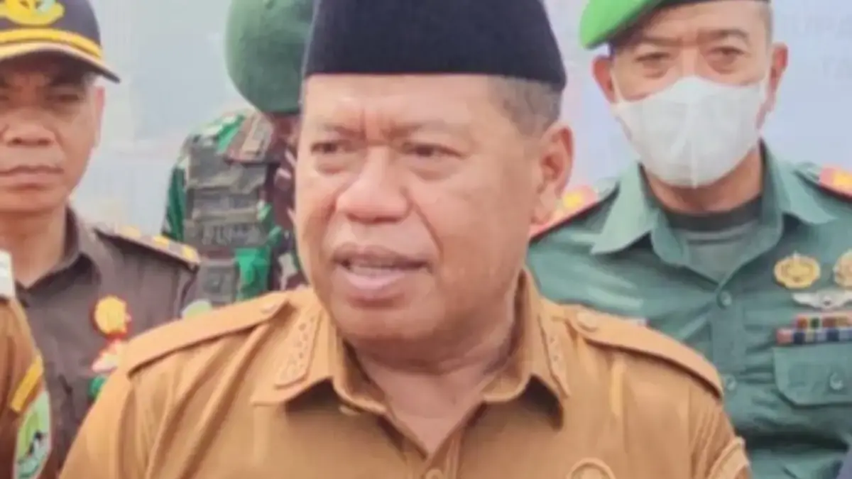 Bupati Majalengka Sambut Rencana Masuknya Kemenhan dan PTDI ke Kawasan Kertajati Bupati Majalengka Eman Suherman saat memberikan keterangan terkait rencana masuknya Kemenhan dan PTDI ke Kerta