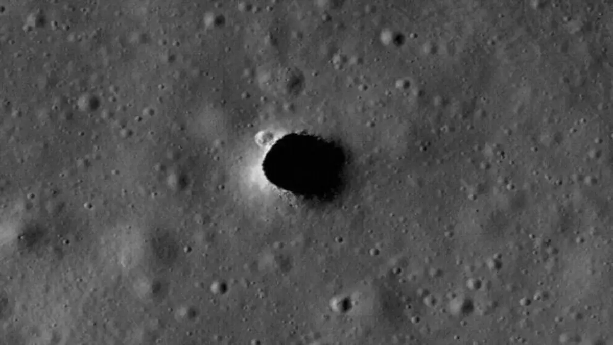 Temuan Lubang Raksasa di Bulan: Calon "Rumah Masa Depan" Astronaut NASA Foto